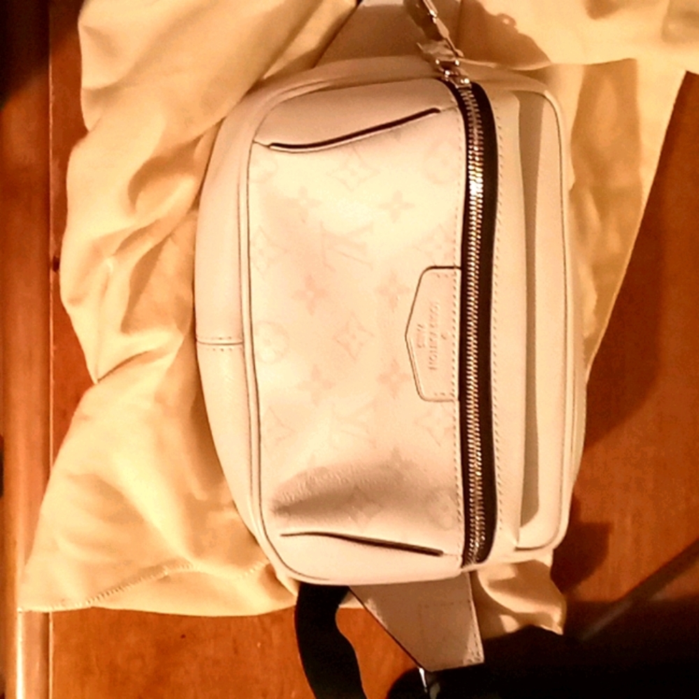 Louis vuitton bum bag